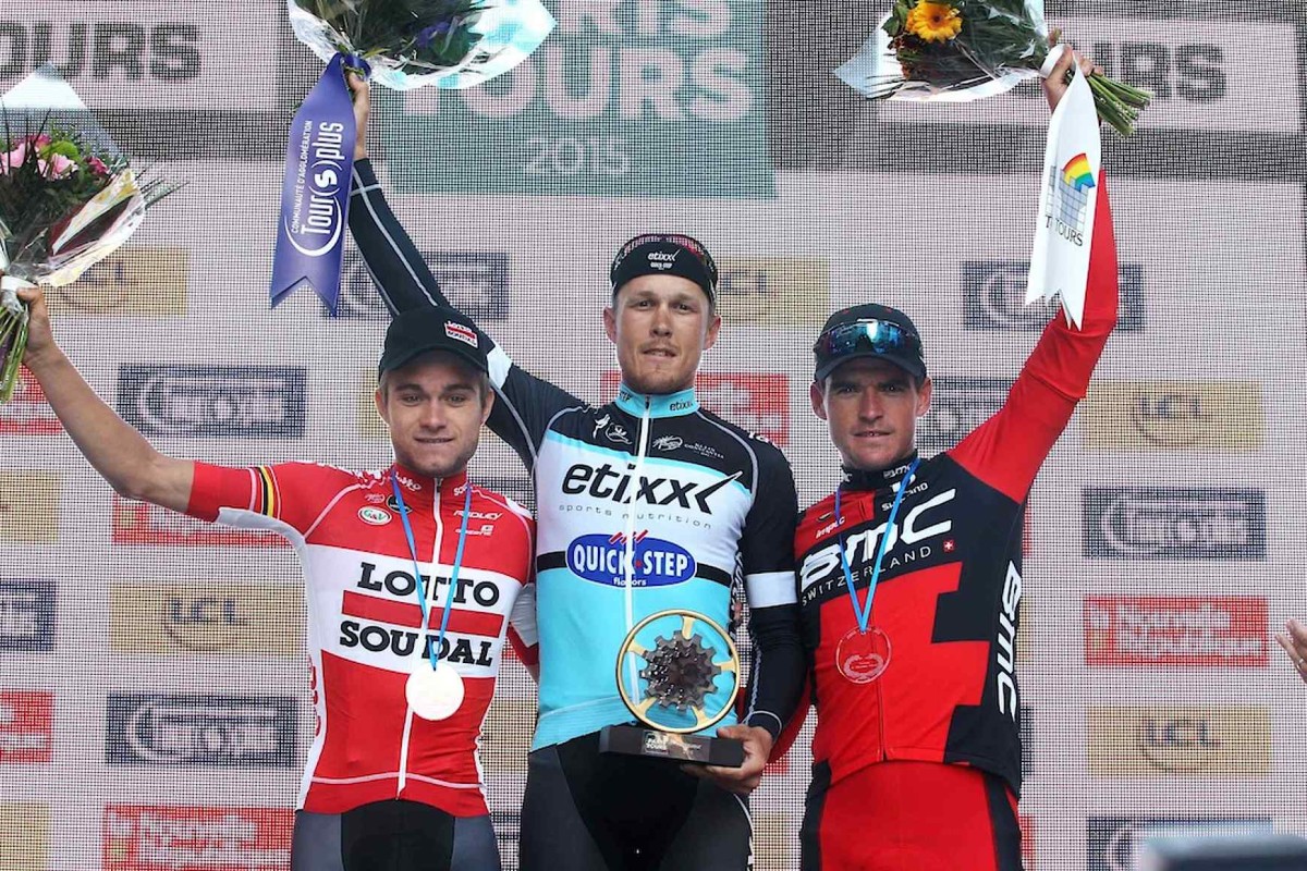 Van Avermaet na podium wyścigu Paryż-Tours