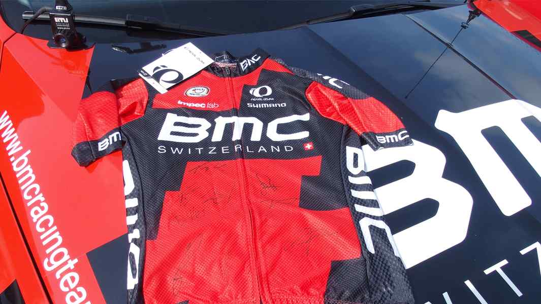 Koszulka z autografami kolarzy BMC Racing Team – globalny konkurs BMC